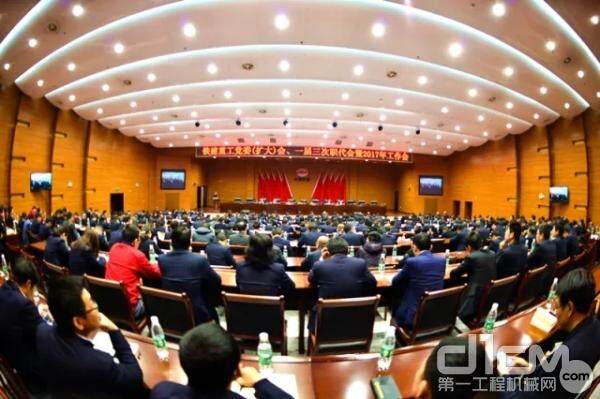2017年2月，铁建重工“三会”召开，党委书记、董事长刘飞香创新地提出了“两型三化九力”发展战略
