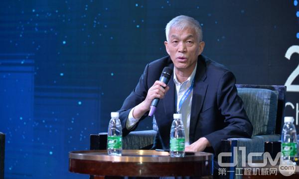 中国工程机械工业协会会长祁俊出席大会