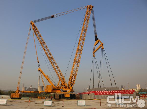 徐工XGC28000履带起重机北京永定河特大桥吊装现场