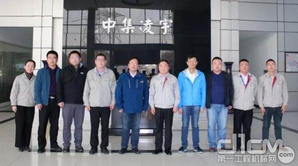 陕西重汽销售公司总经理刘翔韬、专用车部部长段卫军一行到访中集凌宇。