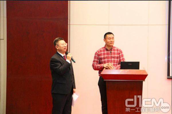 中国工程机械工业协会用户工作委员会副理事长侯宝佳（左）发言