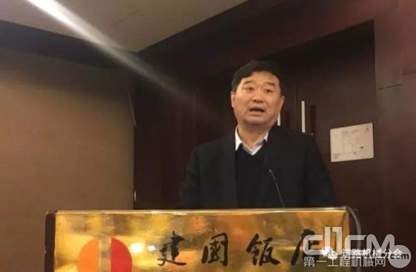 中国工程机械工业协会常务副会长兼秘书长苏子孟致辞并讲话