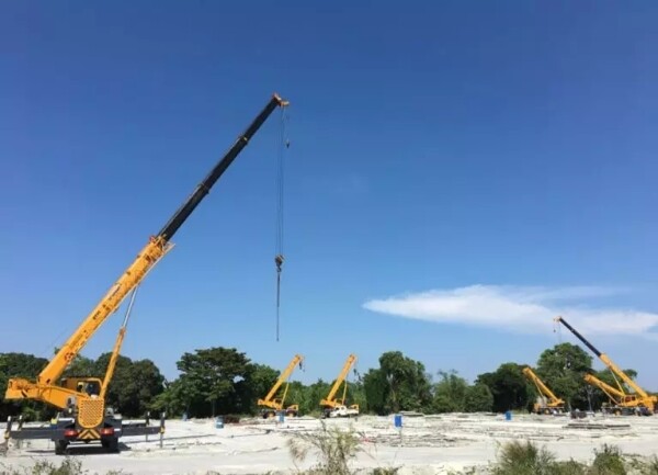 徐工12台越野起重机参与菲律宾房建项目