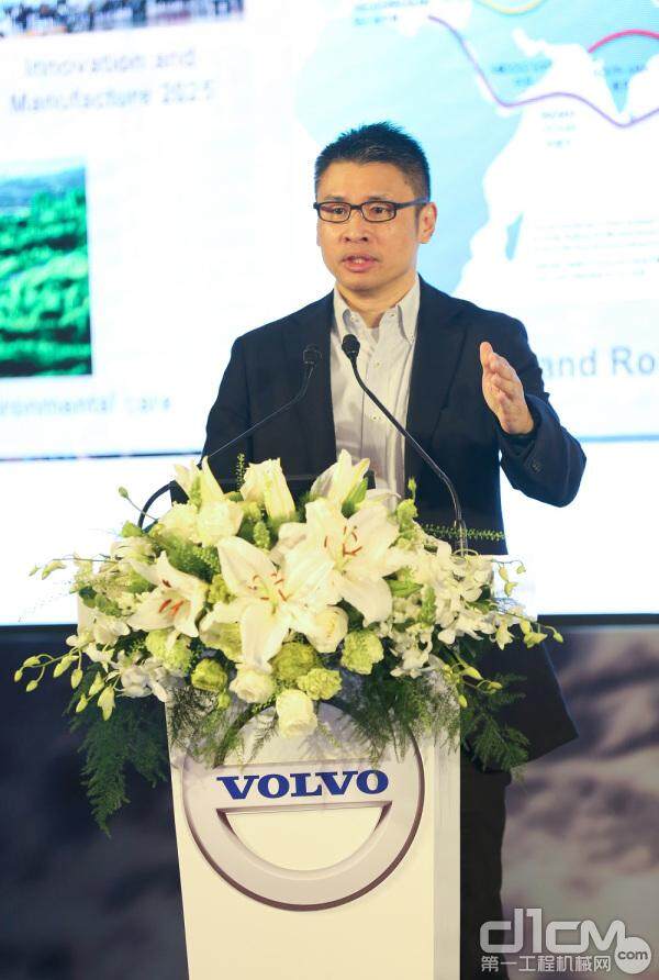 沃尔沃建筑设备中国区总裁岑家辉发表演讲