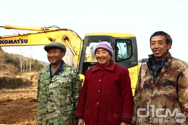 广元剑阁县的老乡非常认可小松挖掘机的产品质量
