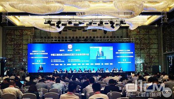 第十六届中国工程机械发展高层论坛会议现场 