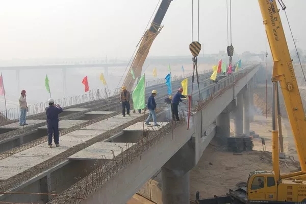河北特大跨河桥梁吊装施工