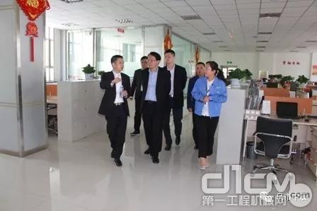 日立建机（上海）有限公司总经理程晓明先生一行莅临我司进行考察交流。