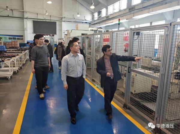 会后全体参会人员参观了北京华德液压集团液压阀生产制造基地
