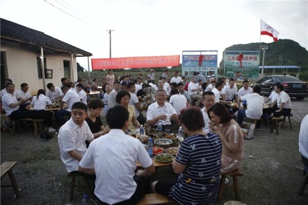 露天吃饭