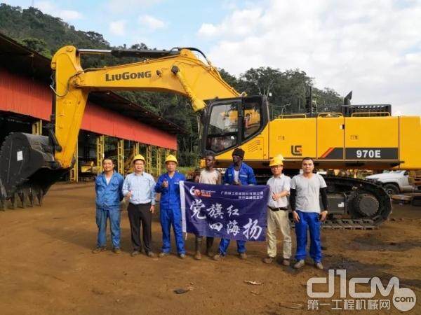 柳工大型挖掘机CLG970E成功交付加蓬客户