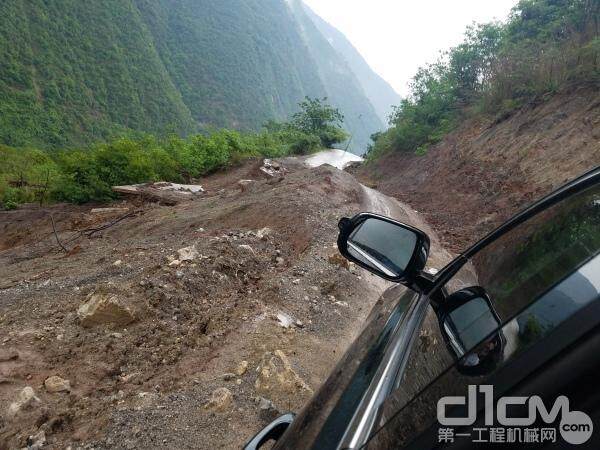 通往学校盘山公路