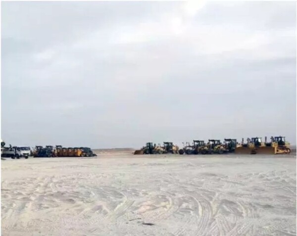 山工机械系列产品在科威特沙漠中施工