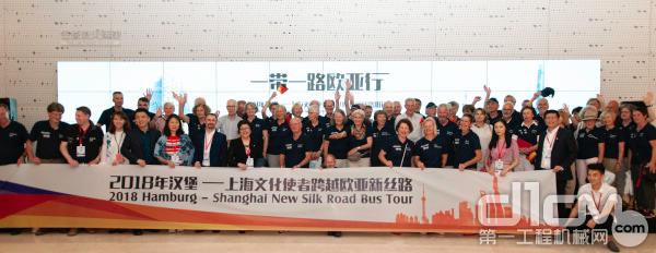 汉堡-上海文化使者团搭乘曼恩Neoplan Cityliner巴士跨越欧亚新丝路