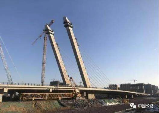 亚洲最宽的无背索斜塔斜拉结构桥