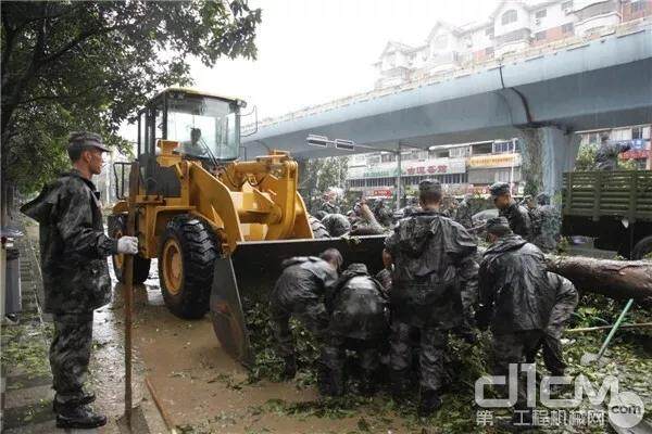 厦工救援队参加厦门抗击“莫兰蒂”台风抢险救灾