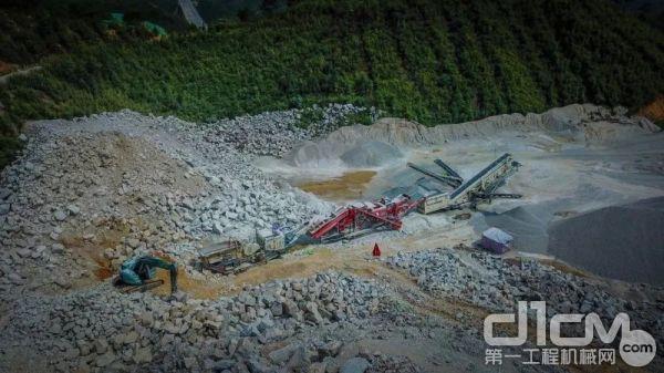 另外发往江西、福建工地的总共6台移动颚式+圆锥式破碎机主要用于花岗岩矿山砂石骨料生产