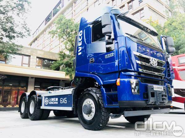 智能网联6×6全驱大件运输车