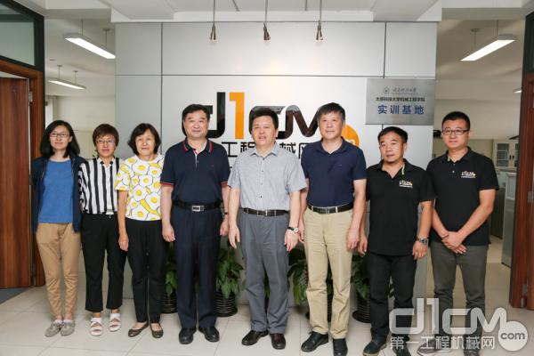 中国工程机械工业协会秘书长苏子孟一行到访第一工程机械网
