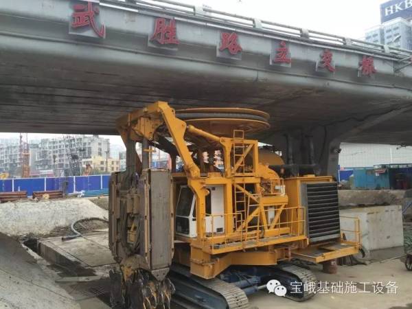 宝峨MBC 30低净空铣槽机在武汉武胜路立交桥下施工地铁站的连续墙工程