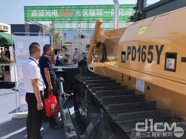 彭浦PD165Y-5履带式推土机