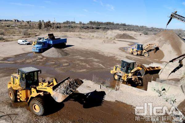 阿根廷科尔多瓦省三河市的一个砂石厂客户施工现场。