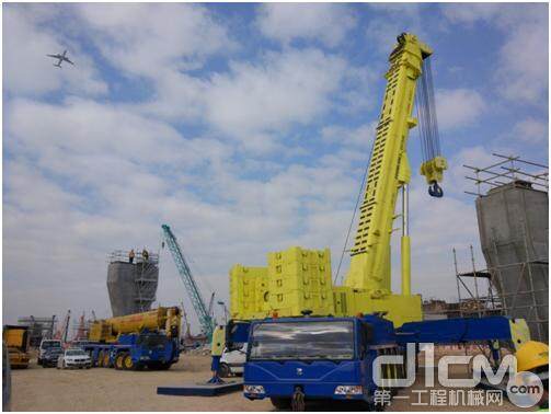 中联重科QAY500全地面起重机助建港珠澳大桥人工岛项目
