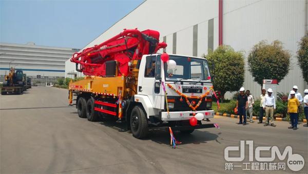 三一印度第一台本地生产的新款37米泵车