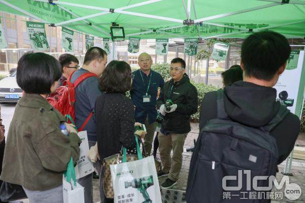 在体验区记者看到，该系列产品获得了现场体验者很高的满意度评价