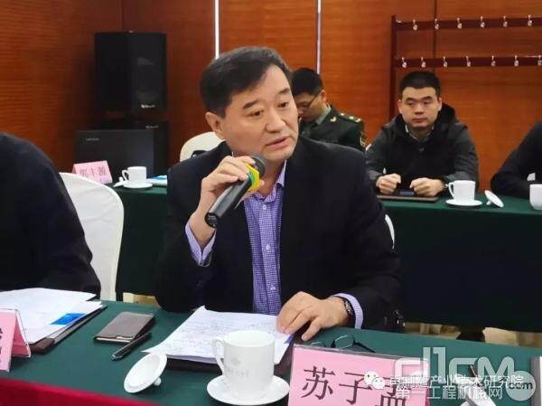 中国工程机械工业协会常务副会长兼秘书长苏子孟