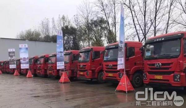 红岩杰卡是在同步欧洲的重卡研发技术基础上，结合中国道路环境运输实际研发的