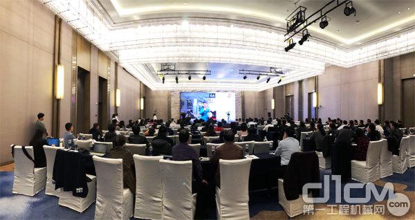 全国土方机械标准化技术委员会成立十周年活动在上海隆重举行