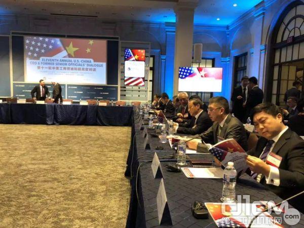 由中国国际经济交流中心和美国全国商会联合主办的第十一轮中美工商领袖和前高官对话在华盛顿举行
