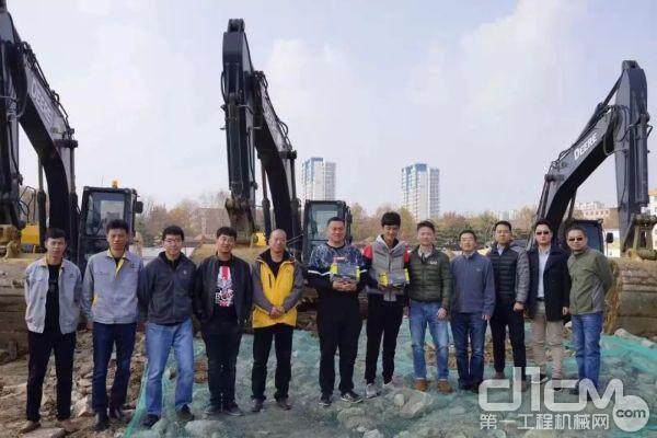 约翰迪尔工程机械天津工厂领导走访鲁苏浙用户