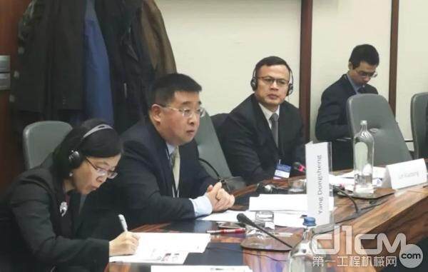 徐工集团总经理、党委副书记杨东升在会上发言