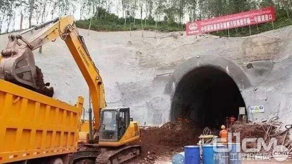 康明斯助力柳工挖掘机修建铁路隧道 