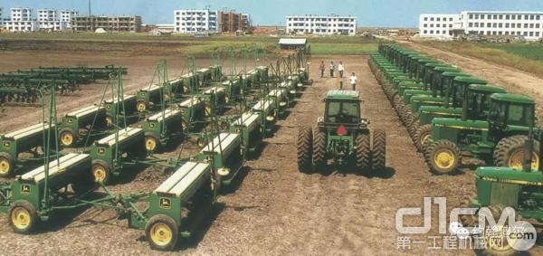 迪尔公司首次向中国提供了62台具有当时世界先进水平的农机设备