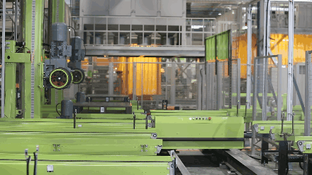 智能工厂正在自动化生产