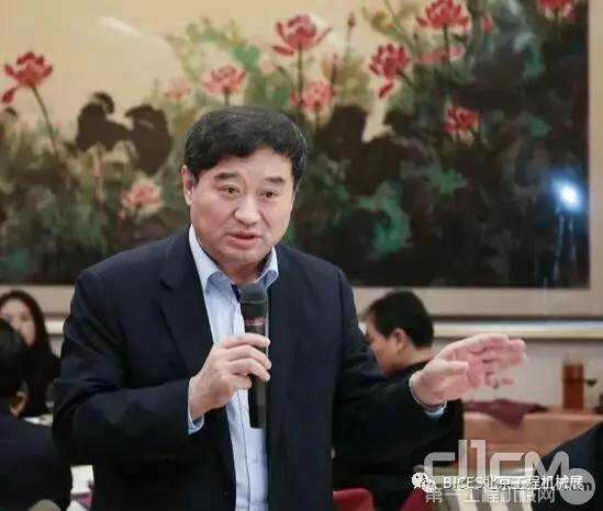 协会常务副会长兼秘书长苏子孟发言