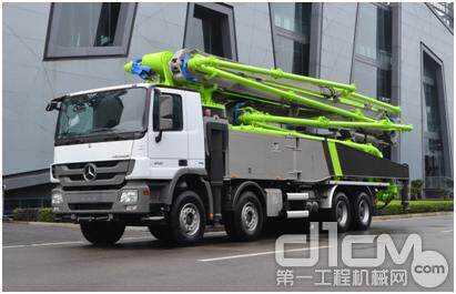 中联重科高精高效56米泵车