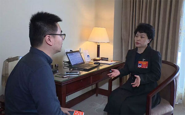 徐州广电全媒体记者专访全国人大代表闫丽娟