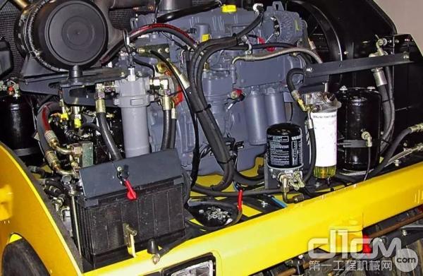 宝马格胶轮压路机全液压驱动行走驱动系统