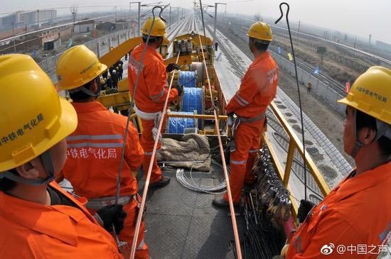 京张高铁进入电力通信信号接触网施工阶段