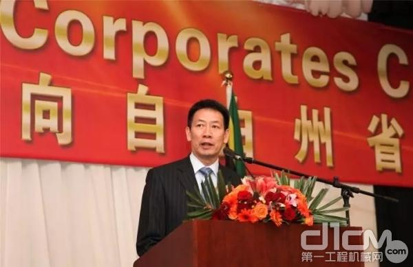 中国驻约翰内斯总领事阮平在招聘会上发言。（中国与非洲记者李建国 摄）