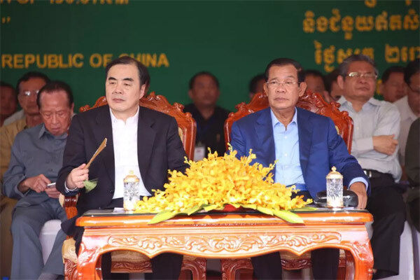 柬埔寨首相洪森、中国外交部副部长孔铉佑一同出席柬埔寨首条高速——金港高速开工典礼