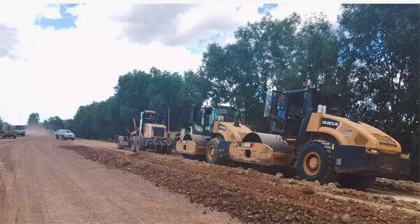 徐工成套道路机械助力柬埔寨当地道路建设