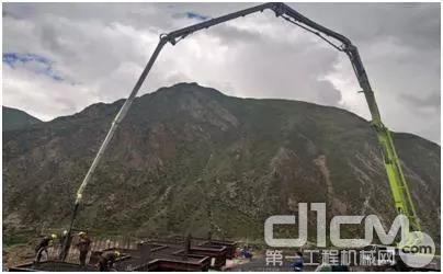 中联重科高精高效56米泵车在海拔4300米高原施工