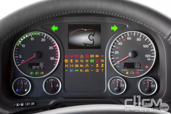 车辆主仪表板采用布局清晰的4英寸高清彩色显示屏