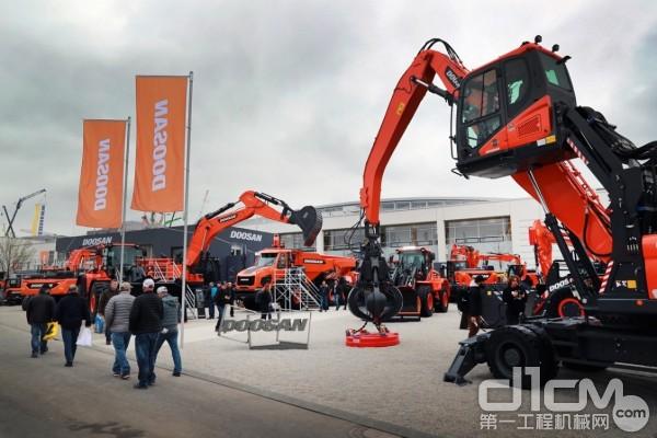 Infracore 全景: Doosan Infracore 4月8日在德国慕尼黑举办的世界最大建设机械展示会‘宝马(Bauma) 2019’中展示了最新产品和尖端解决方案。