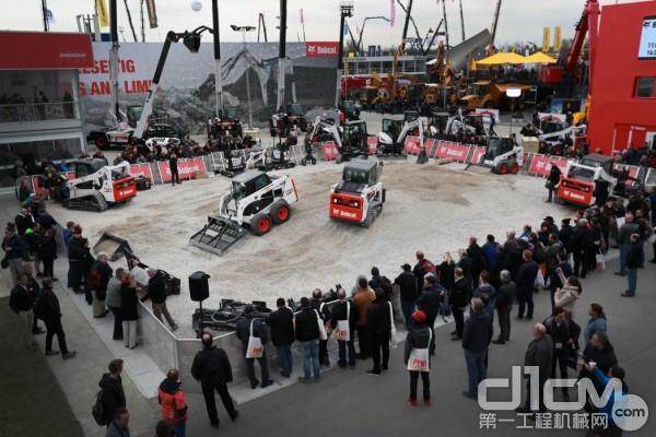 山猫全景:斗山山猫4月8日在德国慕尼黑举办的世界最大建设机械展示会‘宝马(Bauma) 2019’中展示了最新产品和尖端解决方案。